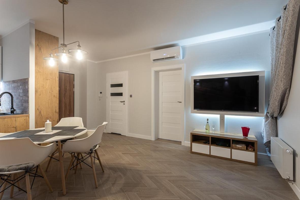 B&W Luxurious Apartment In The Center Of Wroclaw Exterior photo