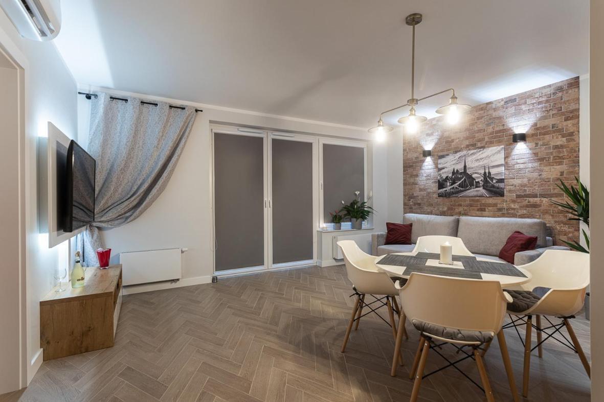 B&W Luxurious Apartment In The Center Of Wroclaw Exterior photo